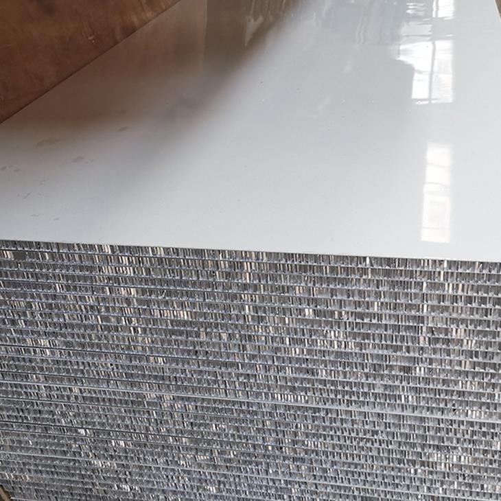 Honingraatpanelen voor botenbouw